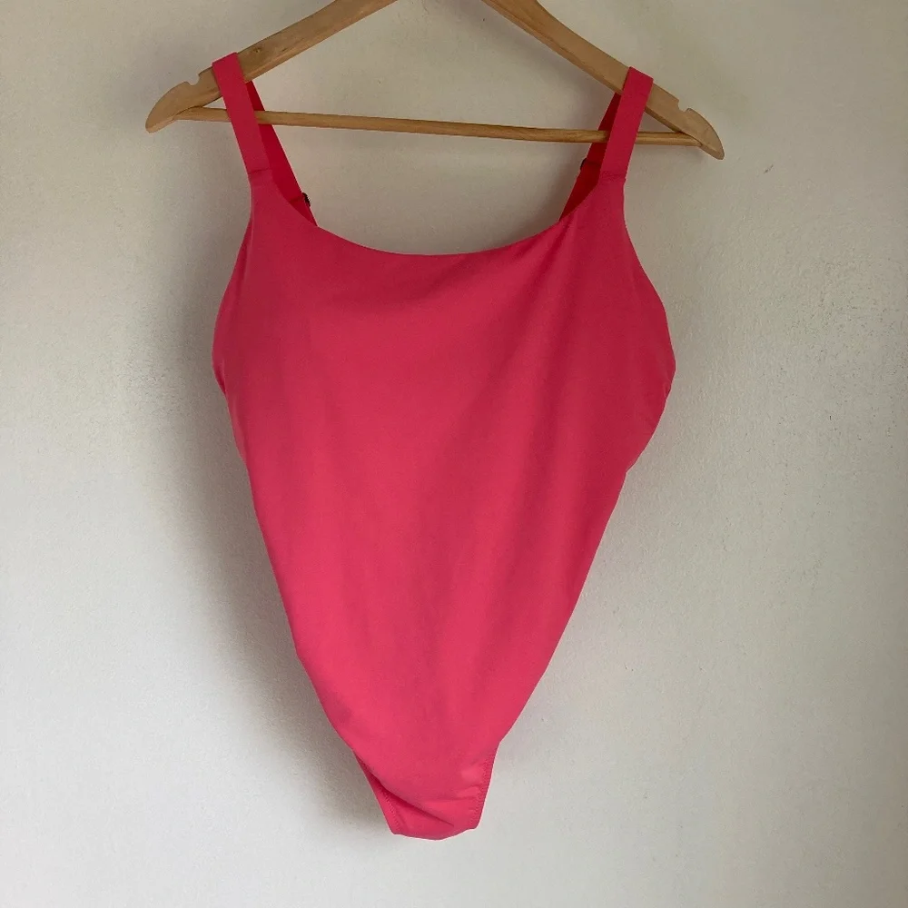 Athleta women’s one piece swimsuit